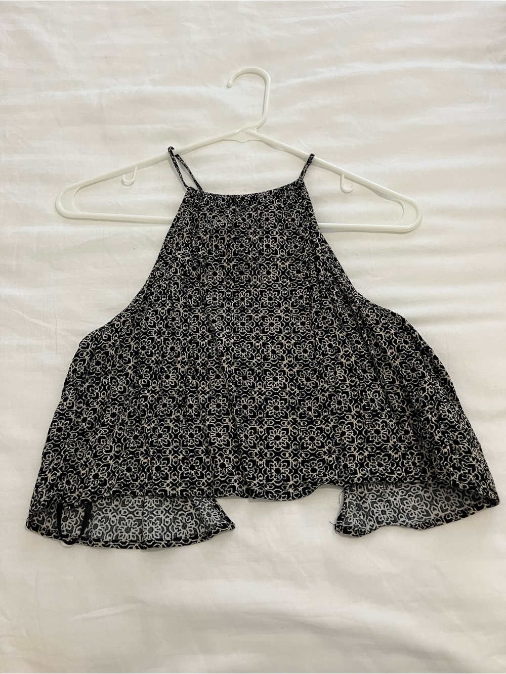 Forever 21 Black White Abstract Print Halter Neck Top Size S Going Out